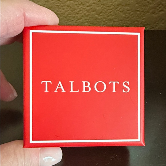 Elegant Pearl and Rhinestone Stud Earrings - Picture 4 of 4